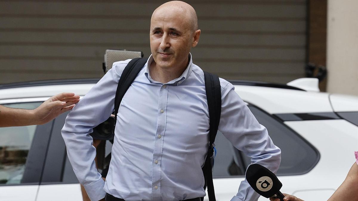 El presidente de la Confederación Hidrográfica del Júcar, Miguel Polo, llega a declarar como testigo en el juzgado de Catarroja por la dana, a 19 de septiembre de 2025, en Valencia.