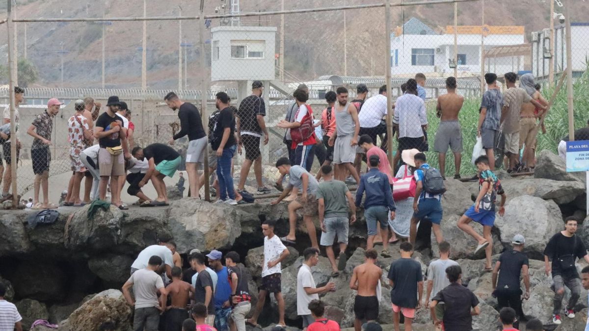 Unas 49.000 personas han entrado en Ceuta según los cálculos de las fuerzas de seguridad