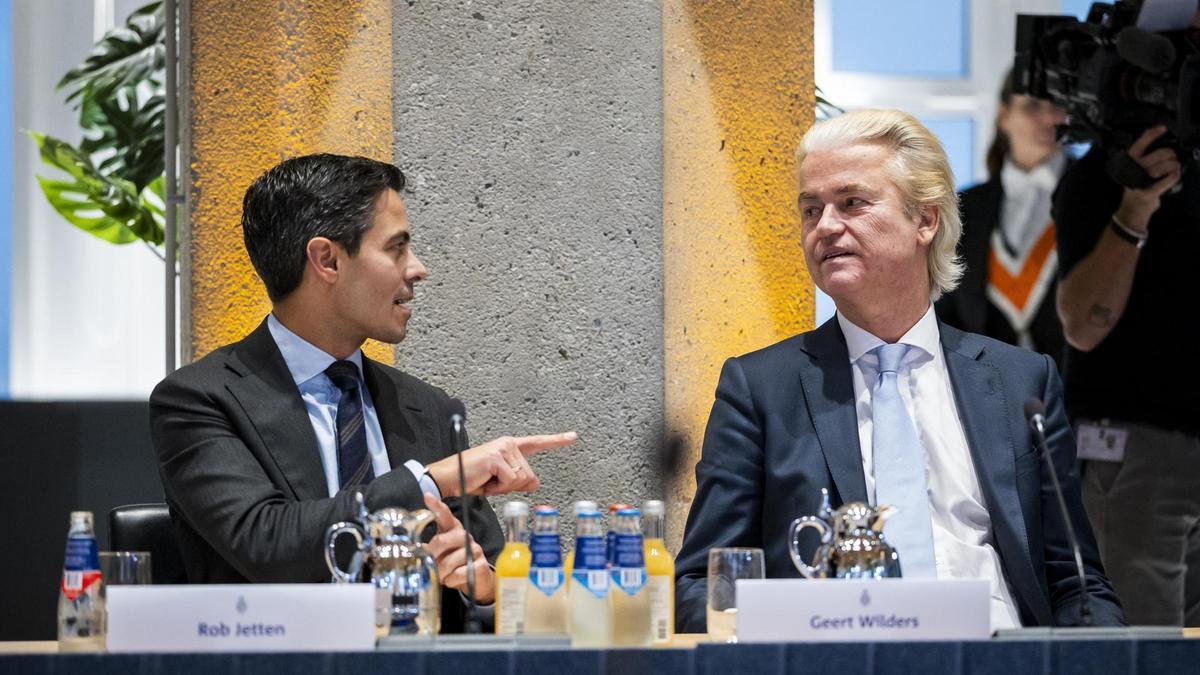 El líder del partido D66, Rob Jetten, y el del Partido por la Libertad (PVV), Geert Wilders, asistieron a una reunión con el presidente de la Cámara de Representantes neerlandesa.