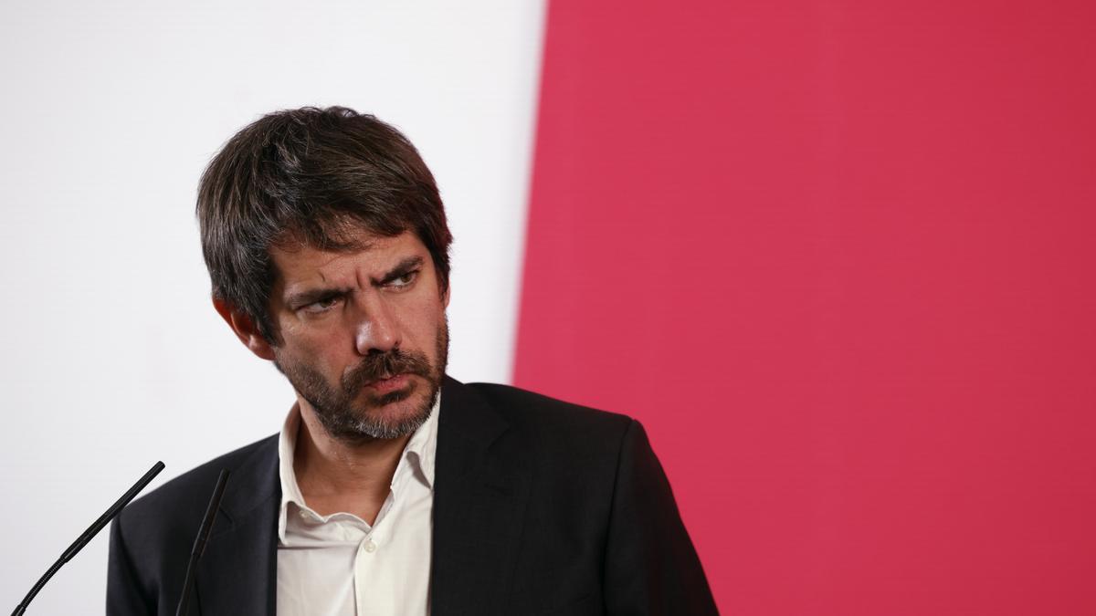 El ministro de Cultura y portavoz de Movimiento Sumar, Ernest Urtasun durante una rueda de prensa.