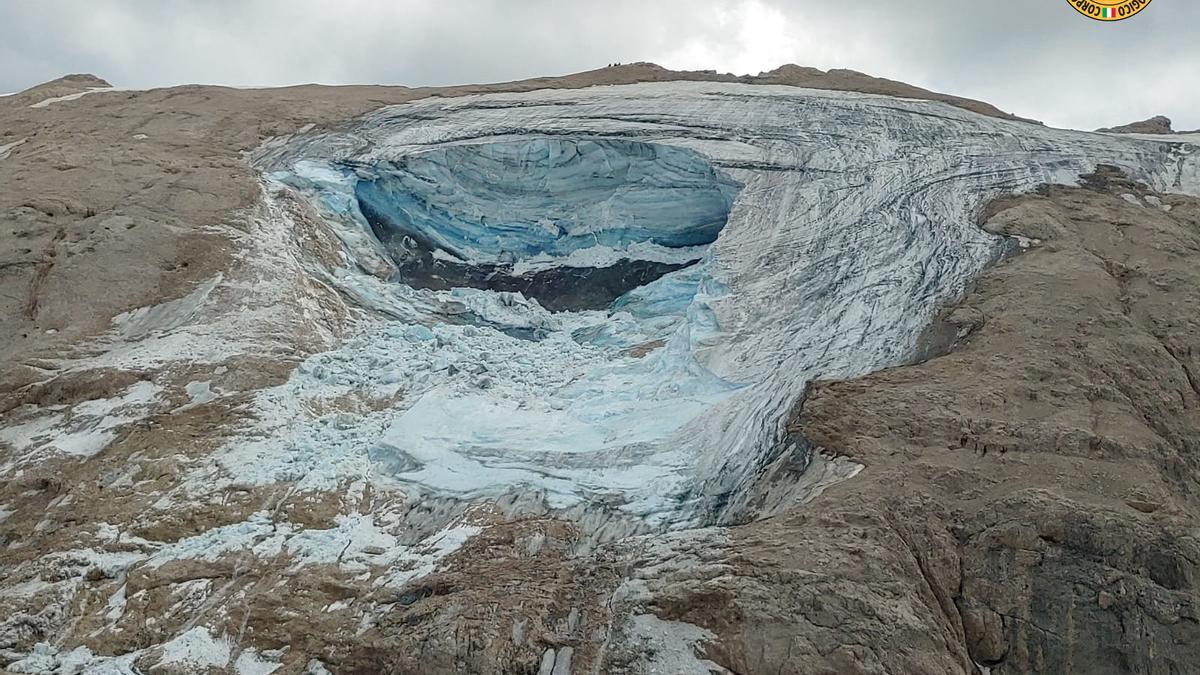 El desprendimiento de un parte del glaciar de la Marmolada, en los Dolomitas (Alpes italianos).