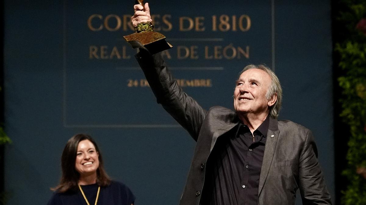 Serrat lamenta que el mundo no actúe ante 