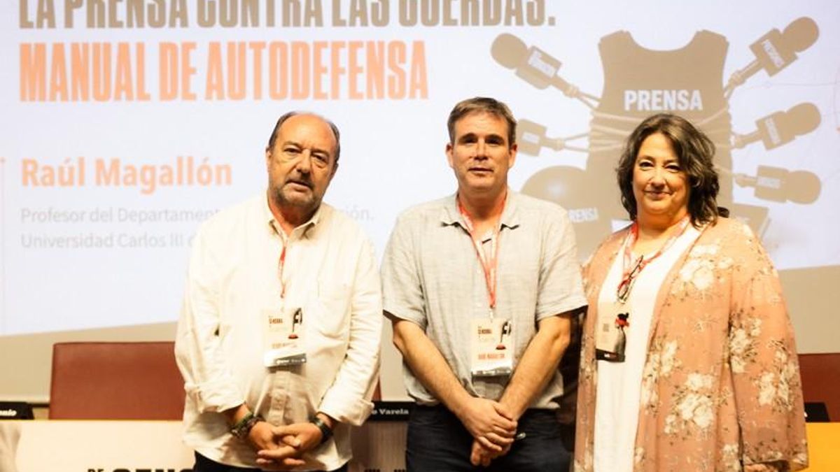 Jesús Maraña, Raúl Magallón y Virginia P. Alonso durante el curso de verano de infoLibre