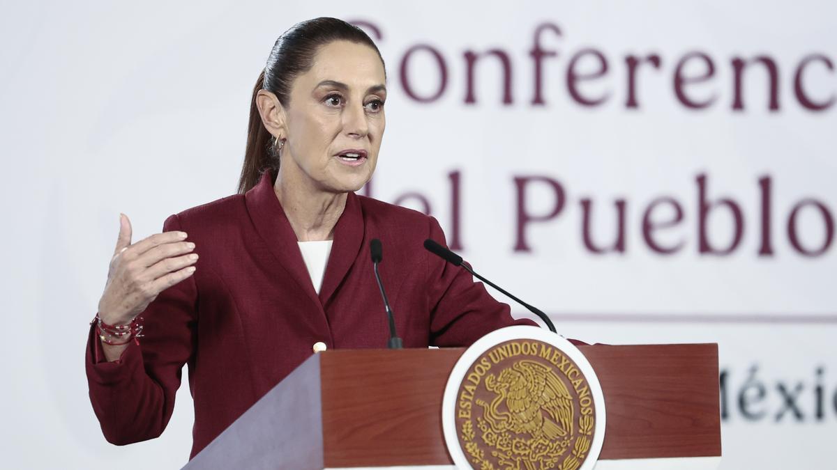 La presidenta de México, Claudia Sheinbaum, habla durante una rueda de prensa este martes, Ciudad de México (México).
