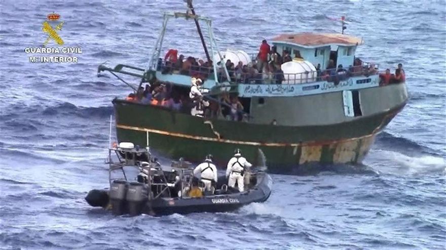 La Guardia Civil rescata a 276 inmigrantes de un pesquero en aguas italianas