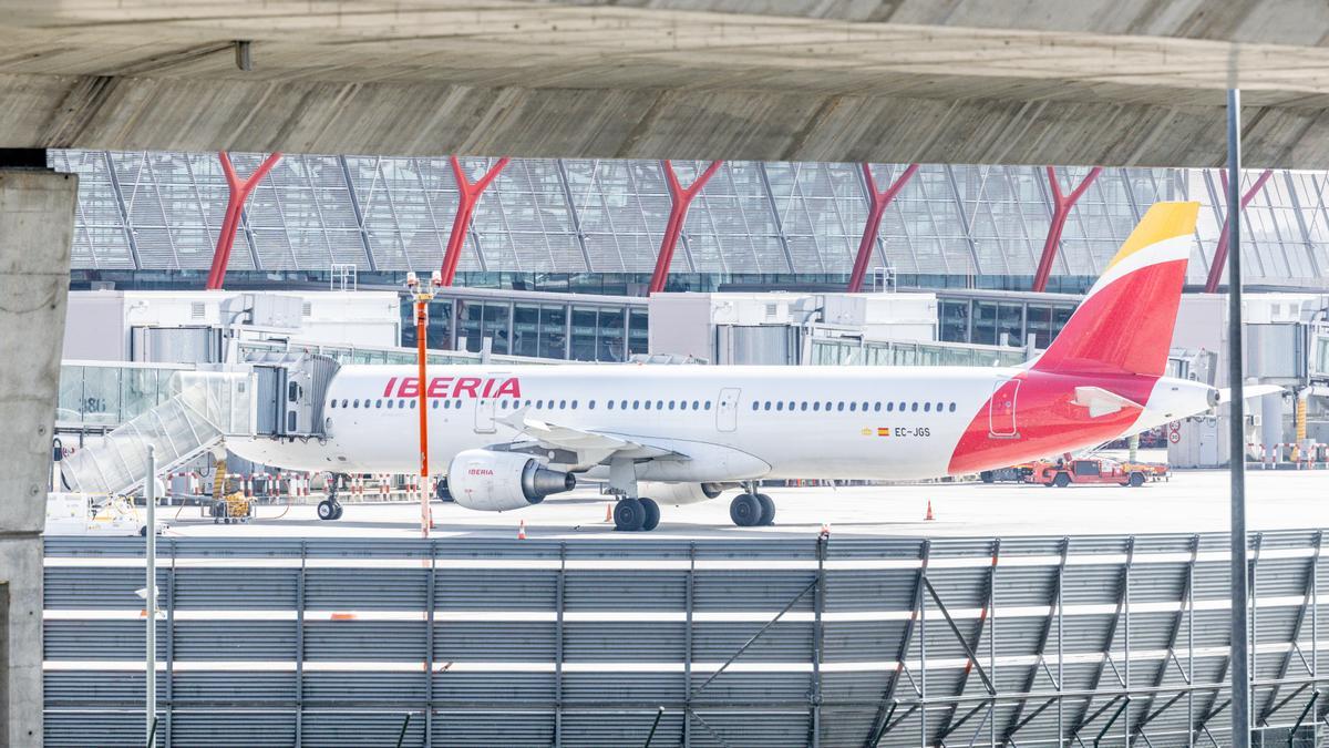 Un avión de Iberia en el Aeropuerto Adolfo Suárez Madrid-Barajas.
