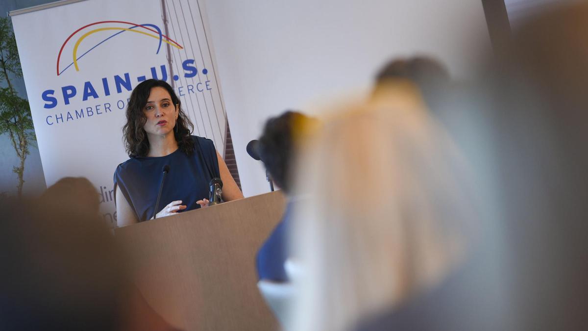La presidenta de la Comunidad de Madrid, Isabel Díaz Ayuso, interviene ante la Junta Directiva de la Cámara de Comercio España-EEUU.