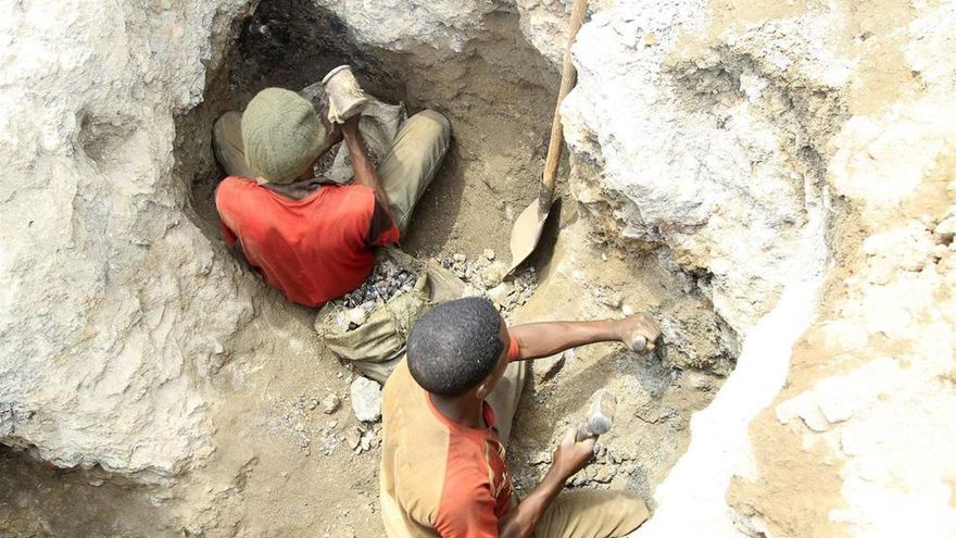 Niños explotados en una mina del sur del Congo.