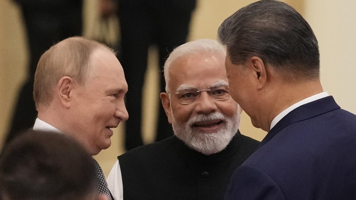 Xi Jinping escenifica en China un frente anti-Trump con Putin y Modi