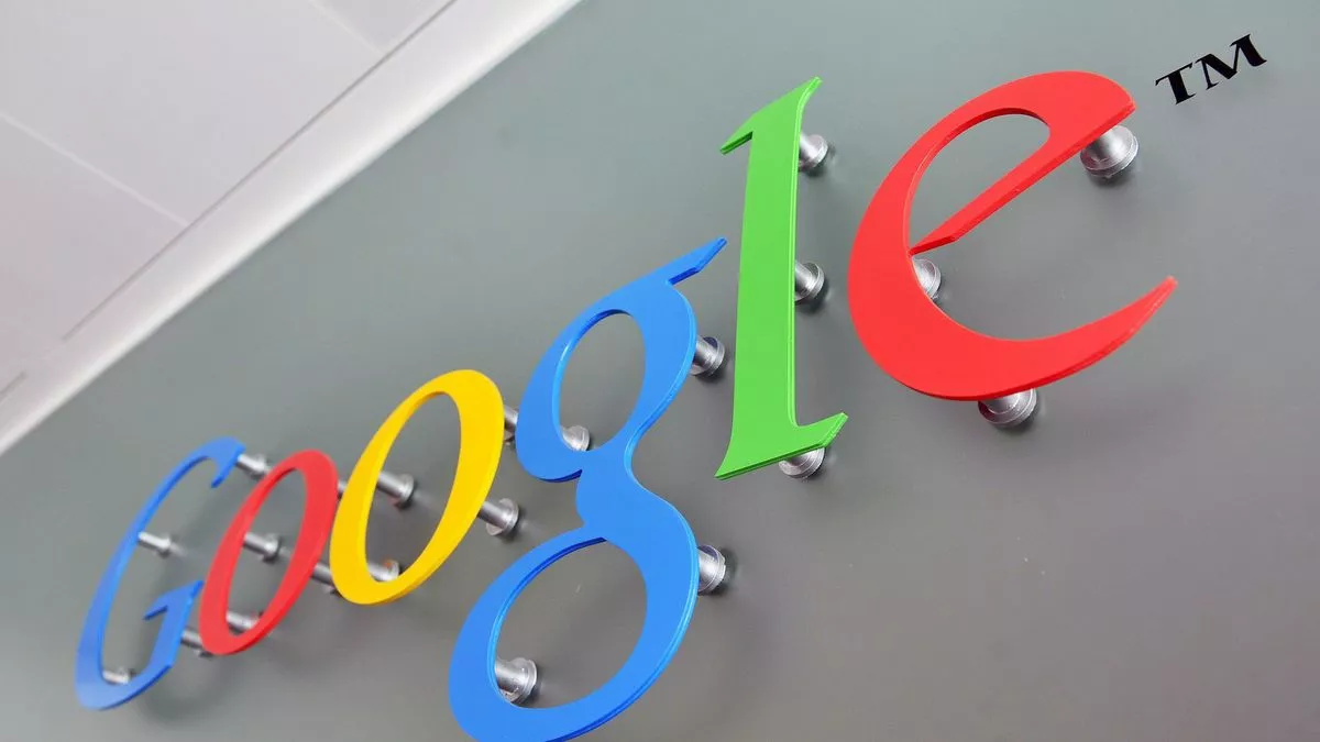 Fotografía de archivo del logo de Google en una pared en la Belgrave House de Londres (Reino Unido).
