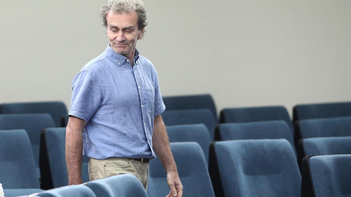 El director del Centro de Coordinación de Alertas y Emergencias Sanitarias (CCAES), Fernando Simón a su llegada a la comparecencia en Moncloa.