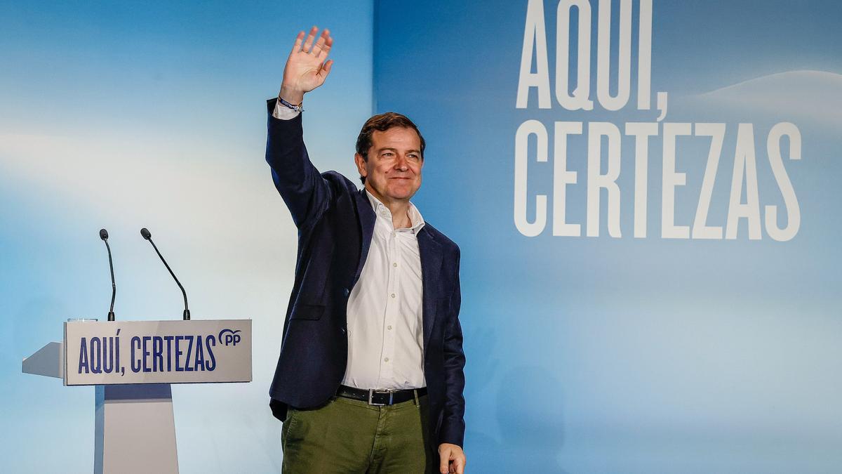 El candidato del Partido Popular de Castilla y León a la reelección como Presidente de la Junta, Alfonso Fernández Mañueco, durante la clausura de un acto.