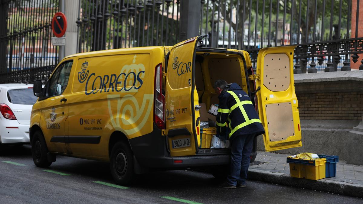 Las empresas de paquetería europeas suspenden los envíos a EEUU tras acabar las exenciones