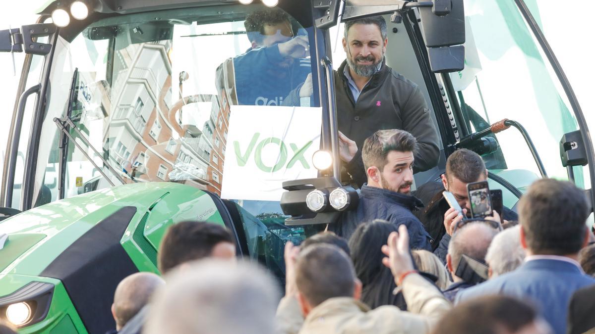 Santiago Abascal, presidente de Vox, en una manifestación de agricultores en Murcia en 2022.