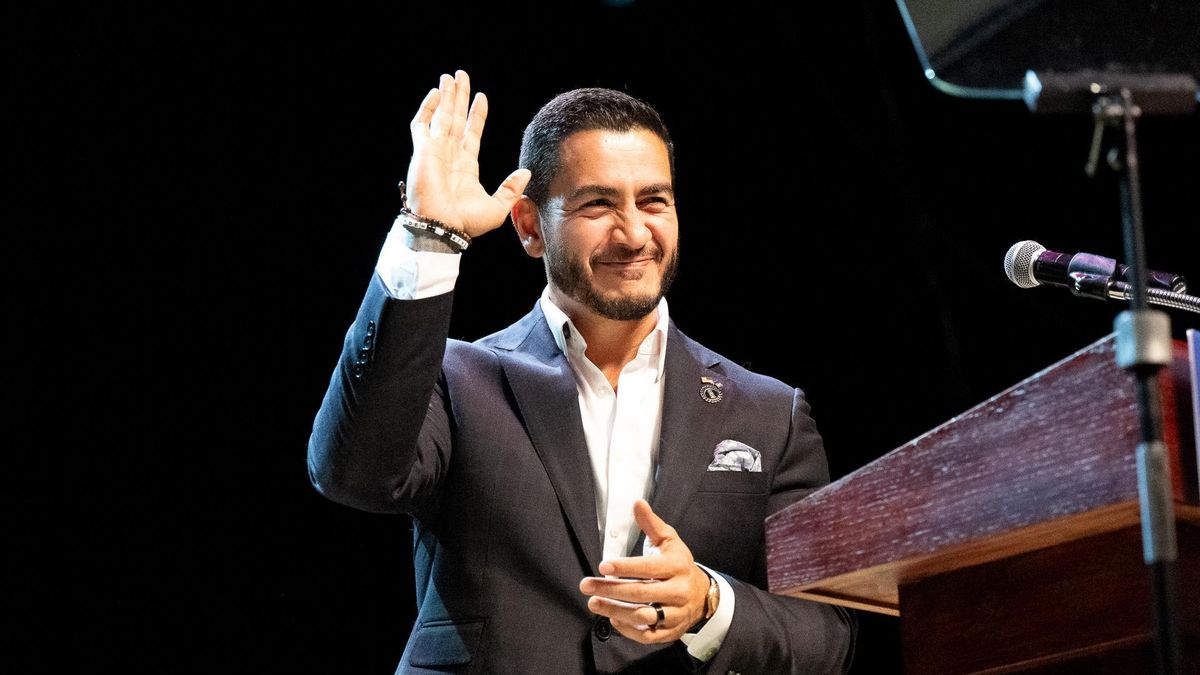 El candidato demócrata al Senado por Michigan, Abdul El-Sayed, habla ante sus seguidores en la fiesta de vigilancia de la noche de las primarias en Detroit, Michigan, EE. UU., el 5 de agosto de 2026.