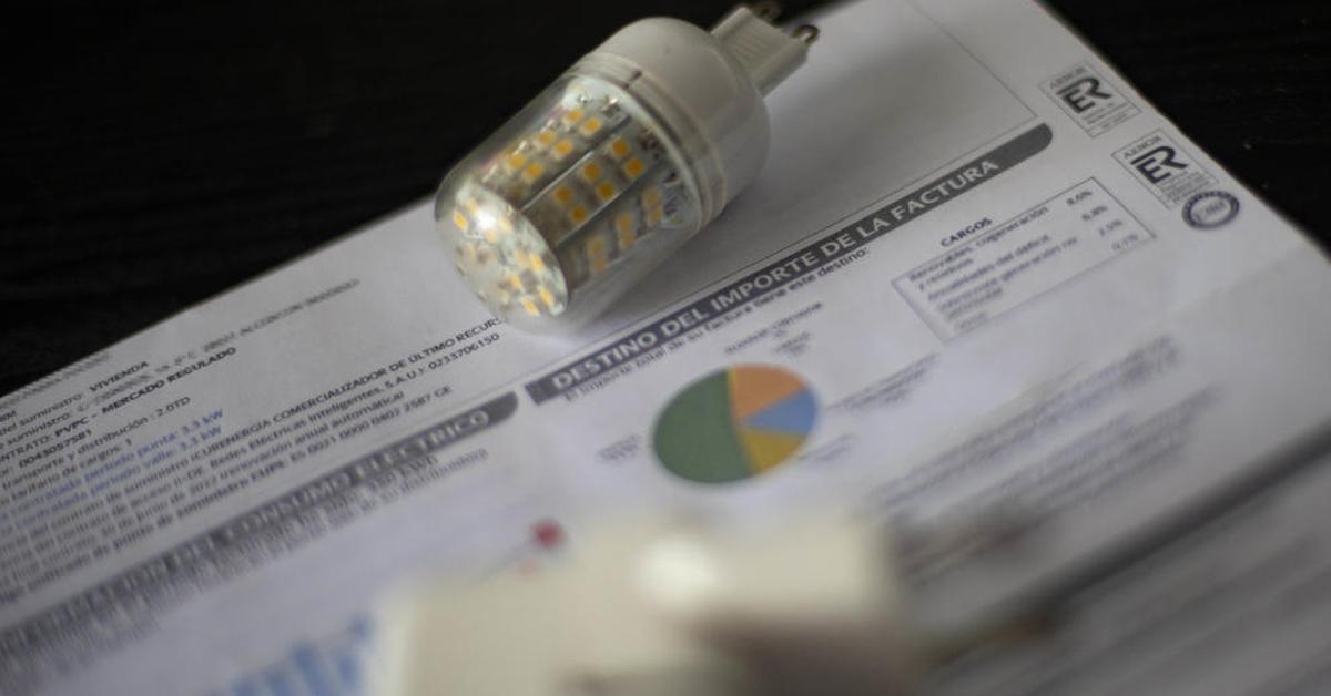 El recibo de la luz del usuario medio es un 15% más caro que hace un año, según Facua