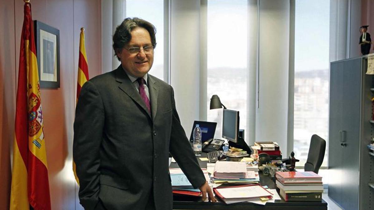 El juez JosÃ© MarÃ­a FernÃ¡ndez Seijo, en su despacho.