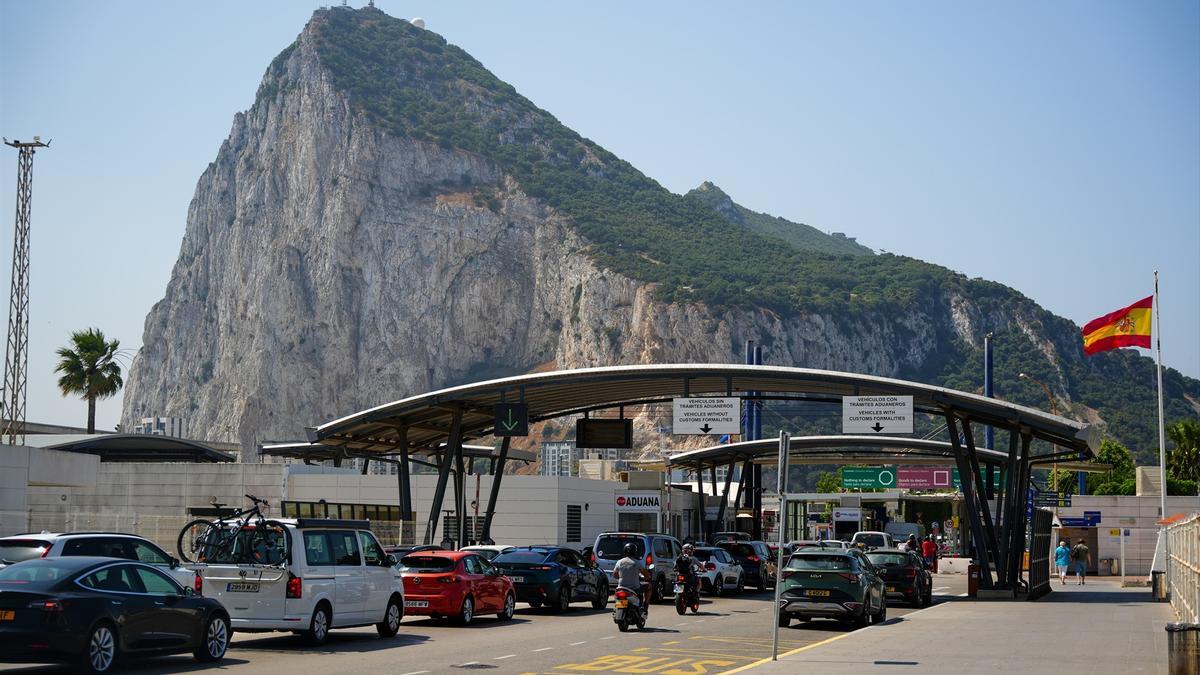 Imágenes de archivo de la frontera entre España y el Peñón de Gibraltar.