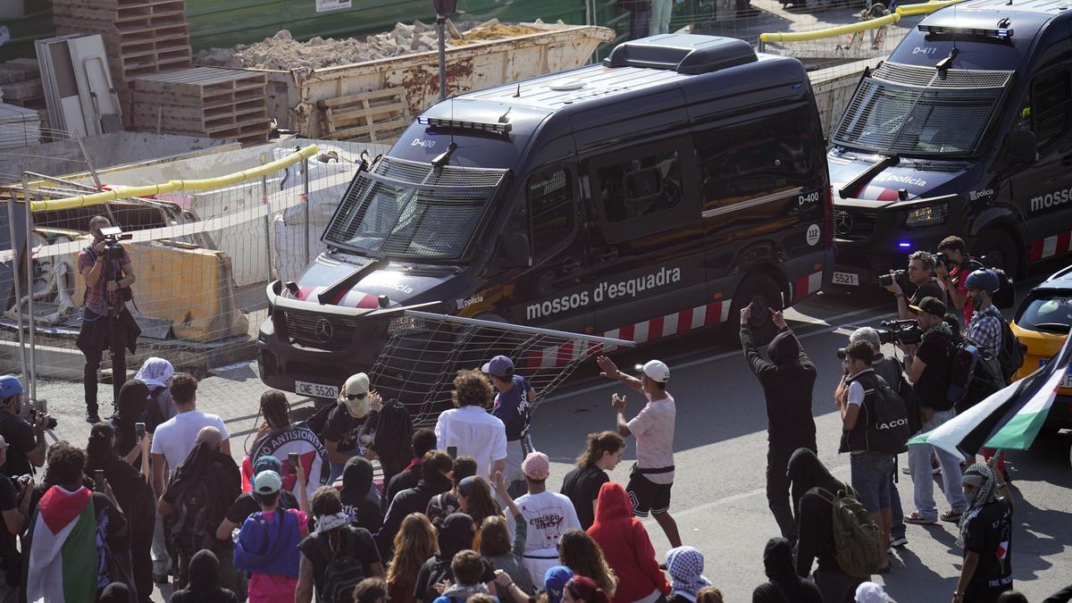 Quince detenidos durante la manifestación por Gaza en Barcelona, once de ellos menores