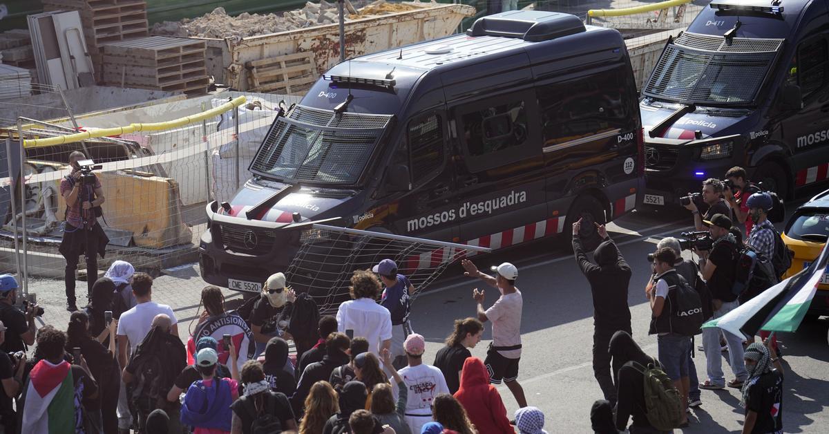 Quince detenidos durante la manifestación por Gaza en Barcelona, once de ellos menores