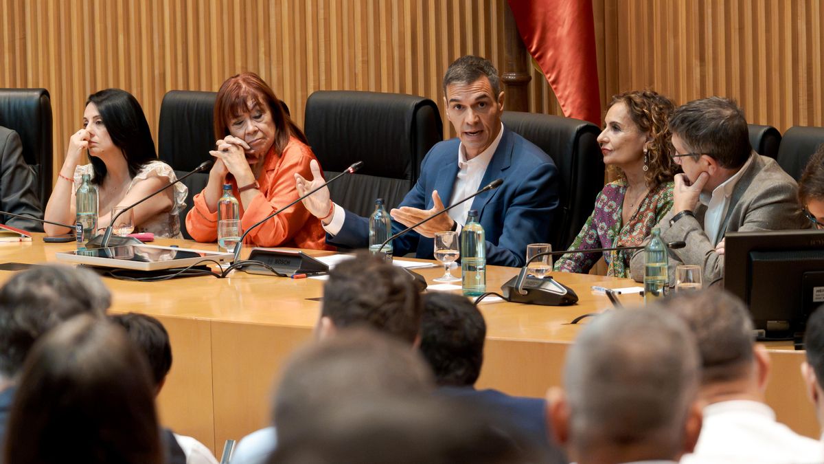 El presidente del Gobierno, Pedro Sánchez, reúne hoy en el Congreso a sus diputados, senadores y europarlamentarios para abrir el nuevo curso político.