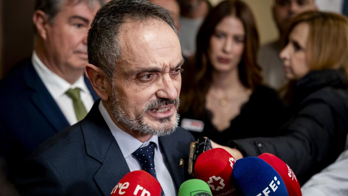 El delegado del Gobierno pide la dimisión al alcalde de Móstoles y éste anuncia que lo denunciará