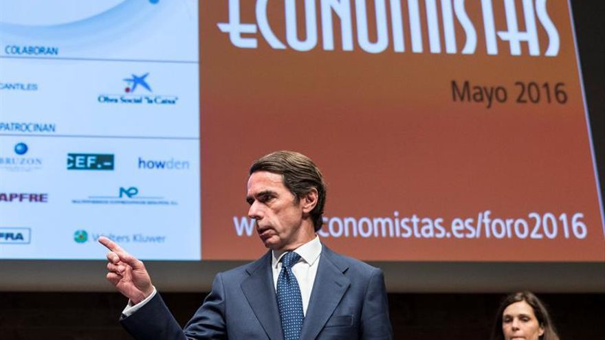 Aznar augura a España “problemas de todo orden” por superar la deuda el 100%