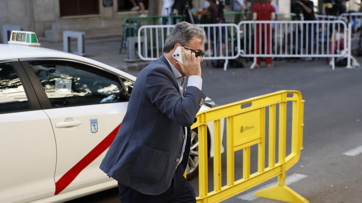 Antxon Alonso a su llegada este lunes a la Audiencia Nacional en Madrid donde declara ante el juez del 'caso Koldo' por el presunto pago de mordidas a cambio de adjudicaciones.