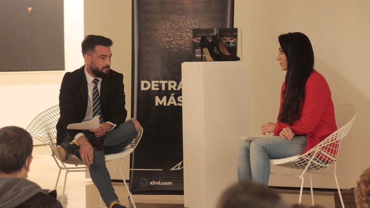 La escritora Silvia Pérez durante la presentación de 'Detrás de la máscara'.