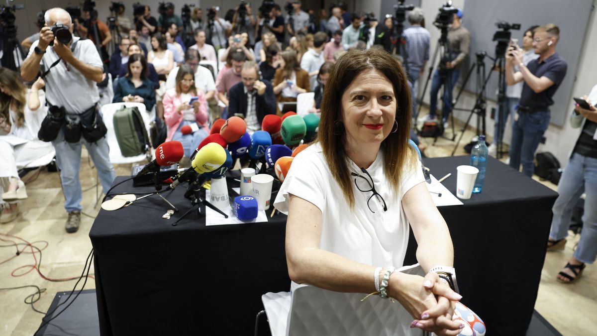 La exmilitante socialista Leire Díez durante una rueda de prensa tras solicitar su baja en el PSOE