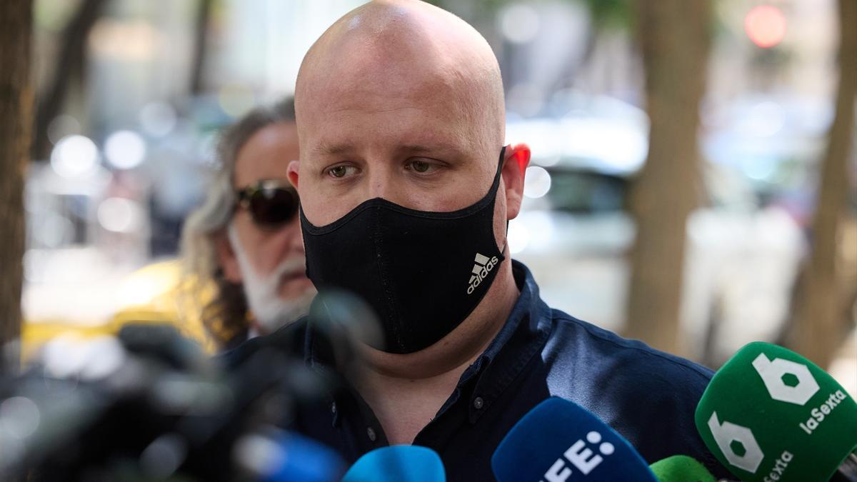 El empresario Álvaro Romillo, alias 'CryptoSpain', ofrece declaraciones a la prensa al salir de declarar en el Tribunal Supremo.