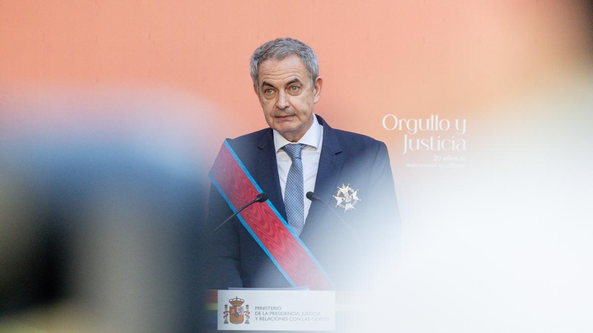 El expresidente del Gobierno, José Luis Rodríguez Zapatero, interviene durante el acto ‘Orgullo y justicia’.