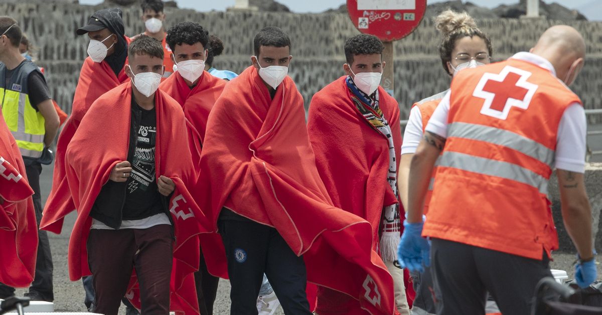 rescatan-una-nueva-patera-a-la-deriva-con-48-migrantes-a-bordo-a-63