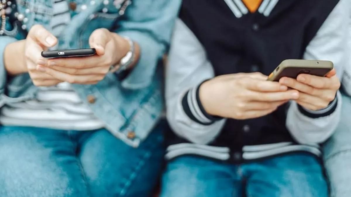 "Vienen a robar": el discurso de "prioridad nacional" de PP y Vox cala entre los adolescentes extremeños