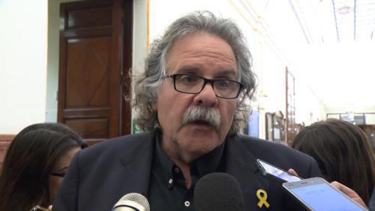 El portavoz de ERC, Joan Tardá, en los pasillos del Congreso
