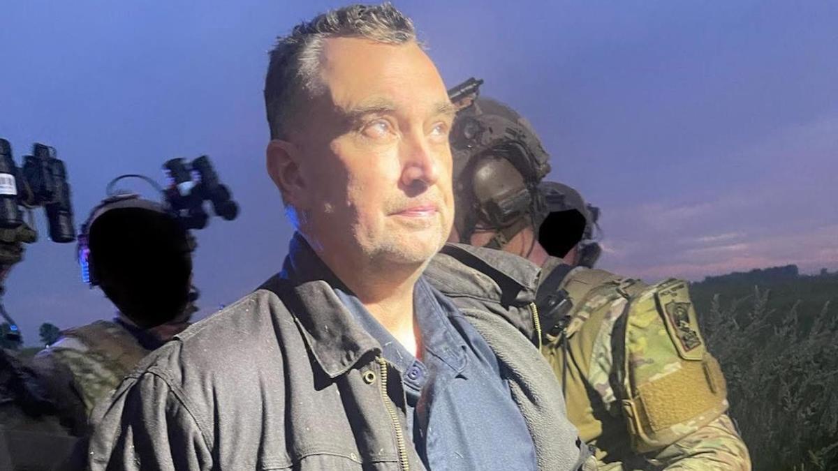 Momento de la captura de Vance Luther Bolter, sospechoso del asesinato de la legisladora Melissa Hortman en Minesota