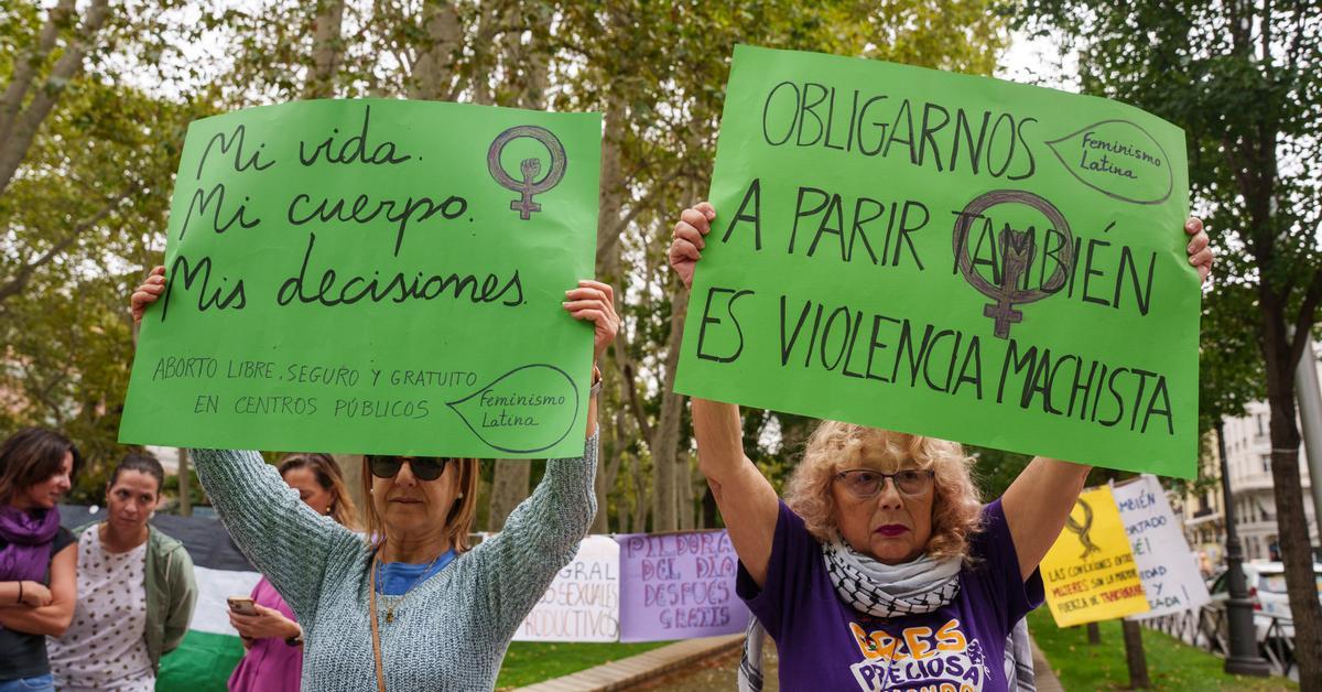 El Gobierno emplaza a cuatro comunidades a crear el registro de objetores al aborto