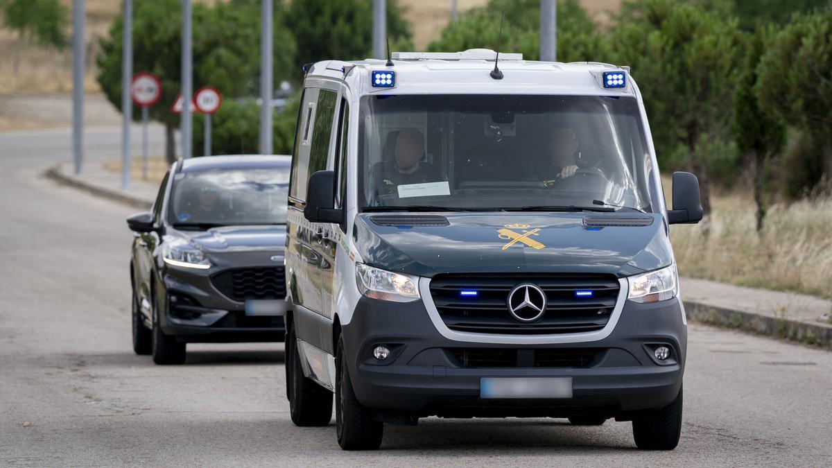 El furgón policial que ha trasladado al ex secretario de organización del PSOE Santos Cerdán a la cárcel de Soto del Real.