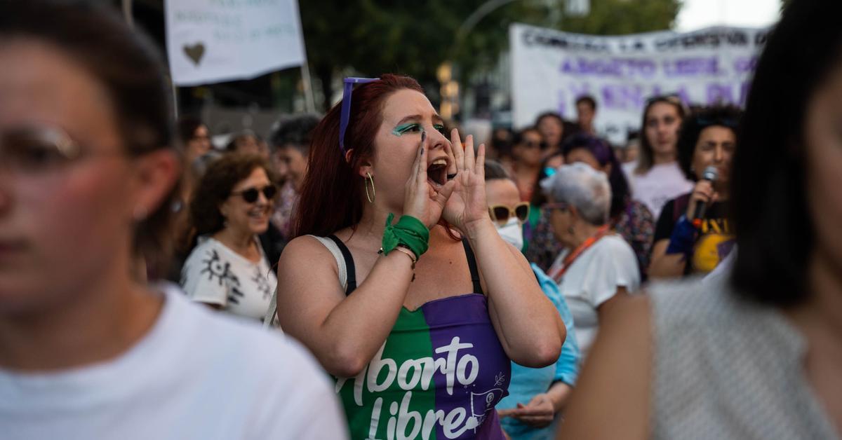 Cinco comunidades todavía no han elaborado un registro de objetores al aborto a pesar de que la ley les obliga