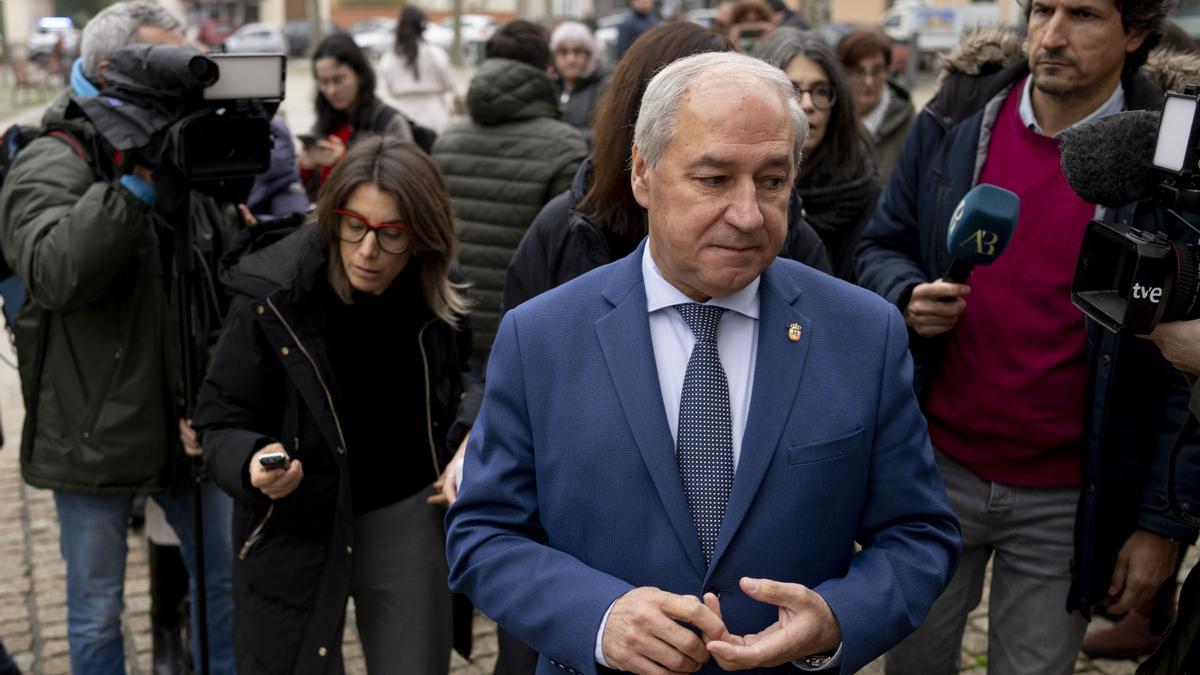 El presidente de la Diputación de Lugo dimite tras las denuncias de acoso sexual, pero no deja la alcaldía
