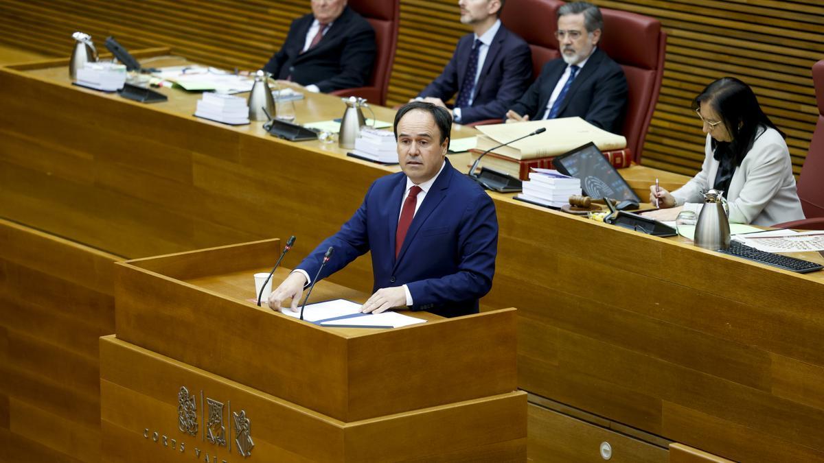 El nuevo president de la Generalitat, Juanfran Pérez Llorca, durante la 'Proposició' sobre su programa de gobierno.