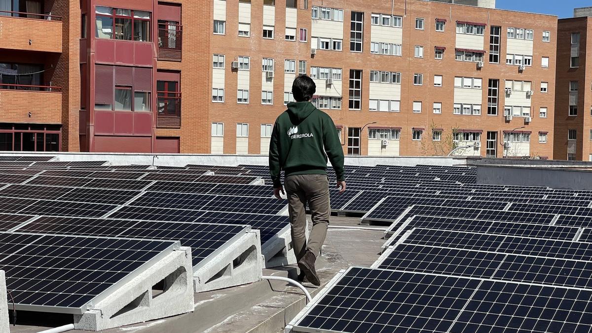 La CNMC propone eliminar la rebaja del IBI y del IRPF al autoconsumo solar para que las ayudas sean eficientes