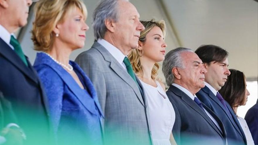 Temer es recibido con gritos y abucheos durante el desfile del Día de la Independencia