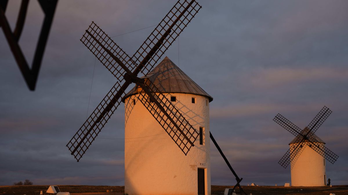Molinos de viento en la Sierra de los Molinos, en Campo de Criptana (Ciudad Real).