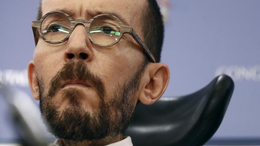 El portavoz de Unidas Podemos, Pablo Echenique, da una rueda de prensa tras la reunión de la Junta de Portavoces, este martes, en el Congreso de los Diputados.