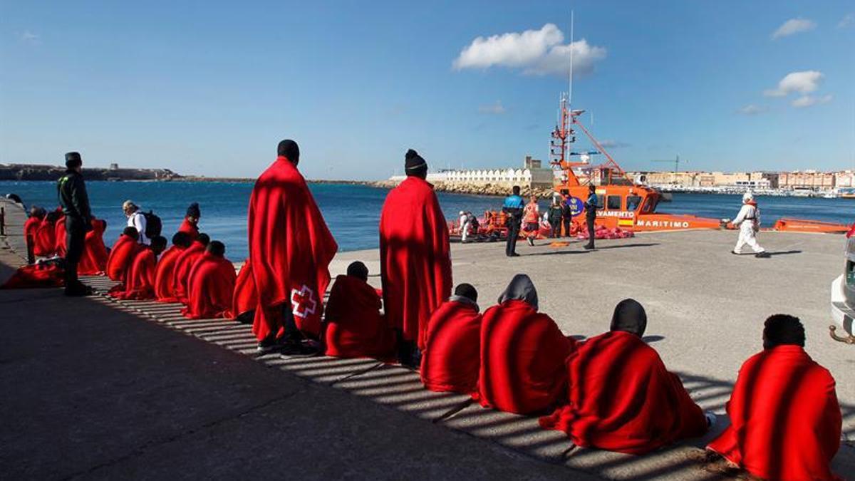 El PSOE exige al Gobierno "responsabilidad" ante la "infrahumana" situación de inmigrantes que llegan en pateras