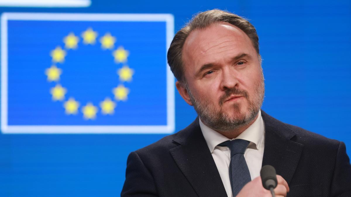 El comisario europeo de Energía y Vivienda, Dan Jorgensen, ofrece una rueda de prensa.