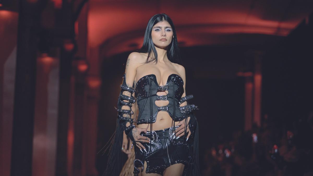 La pornostar Mia Khalifa durante un desfile el pasado abril en la 08 Barcelona Fashion Week.