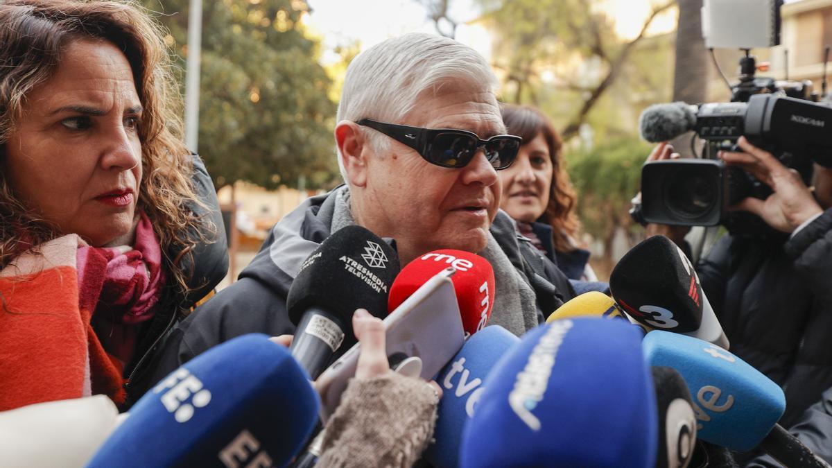 El inspector jefe del Consorcio Provincial de Bomberos de Valencia y jefe operativo de la emergencia el día de la dana, Jose Miguel Basset, a su llegada al juzgado para declarar como testigo ante la jueza de Catarroja (Valencia).