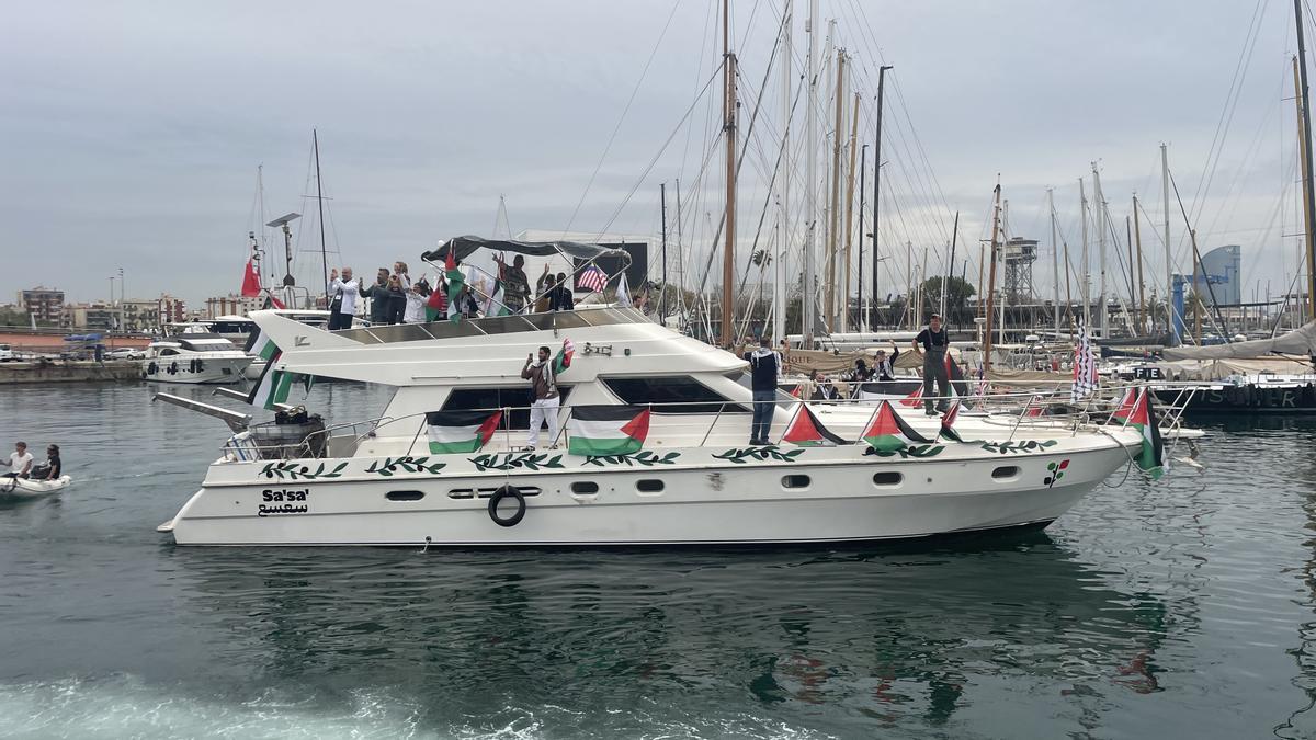 Uno de los barcos de la Global Sumud Flotilla que navega hacia Gaza.